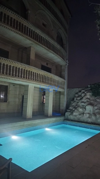 Günlük Kirayə 6 otaqlı Bağ evi  450m², Bakı