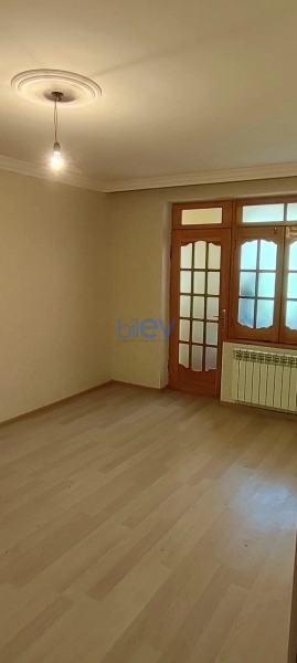 Satış 3 otaqlı Köhnə Tikili bina evi  63m², Bakı