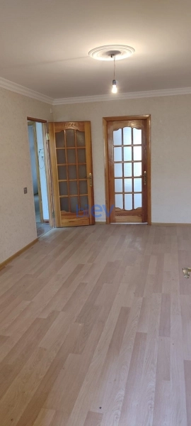 Satış 3 otaqlı Köhnə Tikili bina evi  63m², Bakı
