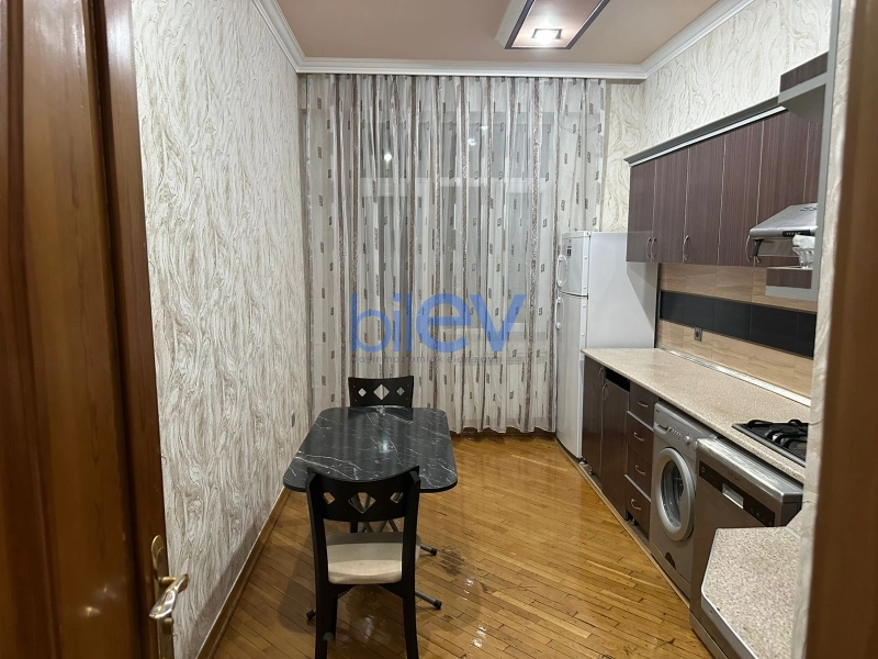 Aylıq Kirayə 3 otaqlı Yeni Tikili bina evi  123m², Bakı