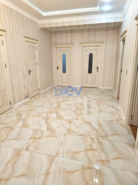 Aylıq Kirayə 3 otaqlı Yeni Tikili bina evi  124m², Bakı