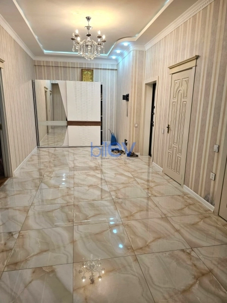 Aylıq Kirayə 3 otaqlı Yeni Tikili bina evi  124m², Bakı