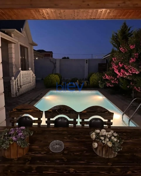 Günlük Kirayə 5 otaqlı Bağ evi  900m², Bakı