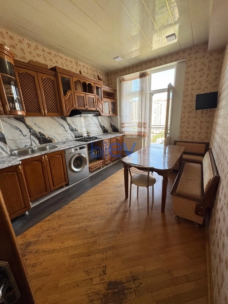 Aylıq Kirayə 2 otaqlı Yeni Tikili bina evi  86m², Bakı