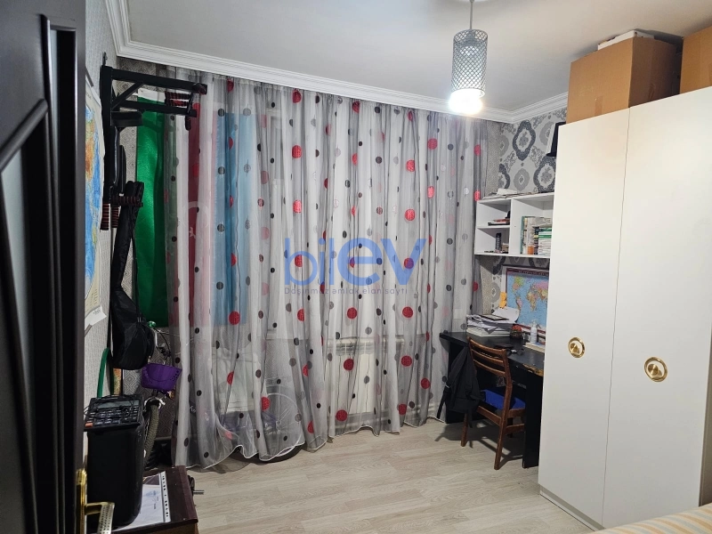 Satış 4 otaqlı Köhnə Tikili bina evi  80m², Bakı