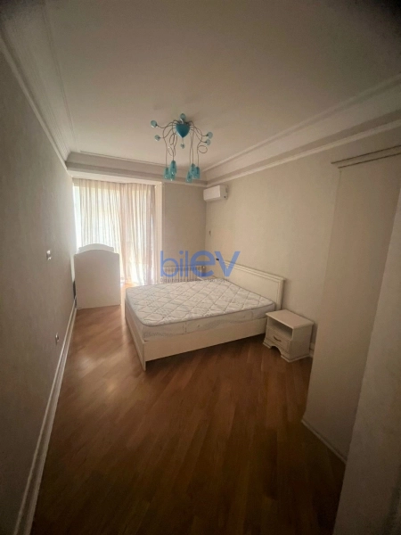 Aylıq Kirayə 4 otaqlı Yeni Tikili bina evi  230m², Bakı