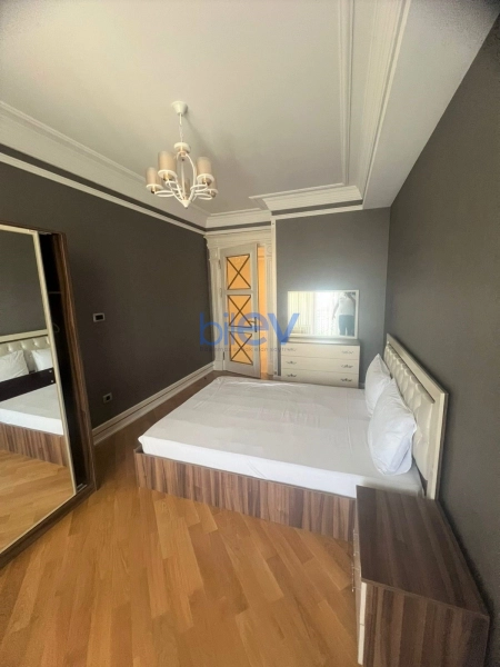 Aylıq Kirayə 4 otaqlı Yeni Tikili bina evi  230m², Bakı