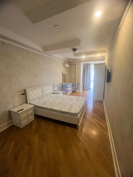Aylıq Kirayə 4 otaqlı Yeni Tikili bina evi  230m², Bakı
