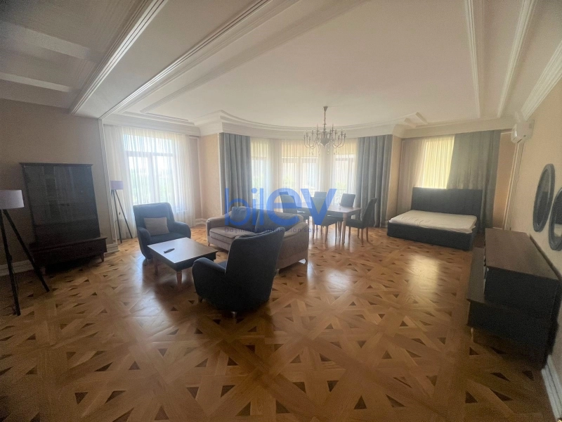 Aylıq Kirayə 4 otaqlı Yeni Tikili bina evi  230m², Bakı