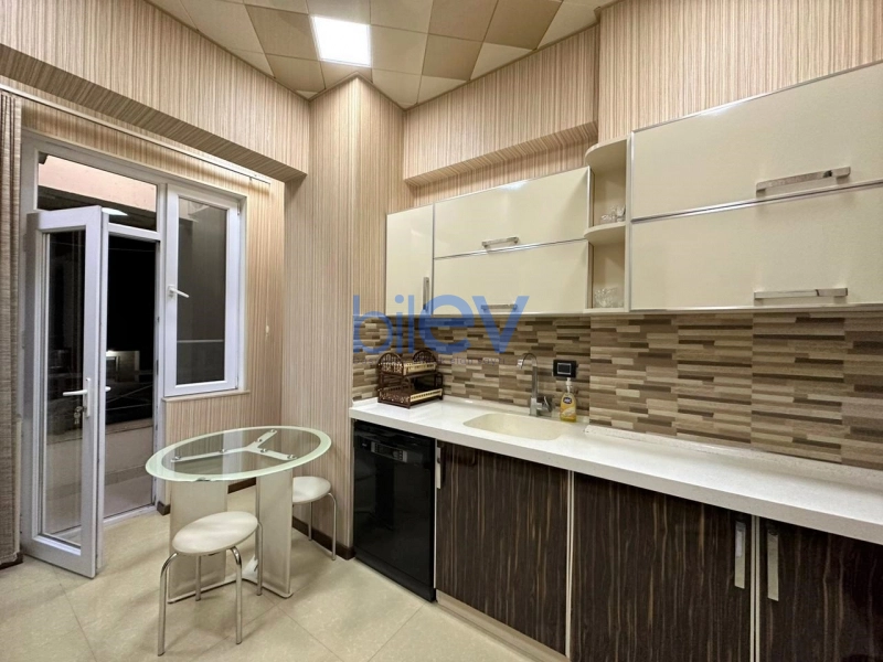 Aylıq Kirayə 3 otaqlı Yeni Tikili bina evi  110m², Bakı