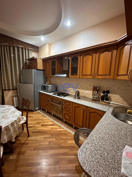 Aylıq Kirayə 2 otaqlı Yeni Tikili bina evi  90m², Bakı