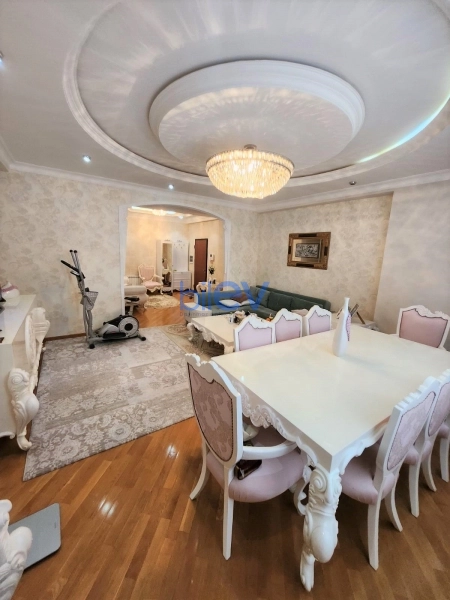 Aylıq Kirayə 3 otaqlı Yeni Tikili bina evi  126m², Bakı