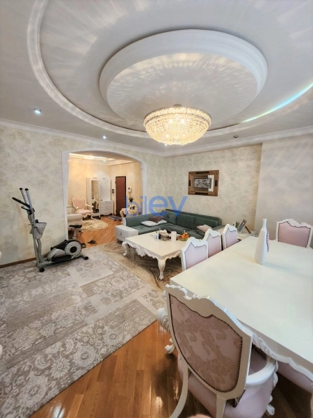 Aylıq Kirayə 3 otaqlı Yeni Tikili bina evi  126m², Bakı