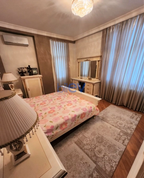 Aylıq Kirayə 3 otaqlı Yeni Tikili bina evi  126m², Bakı