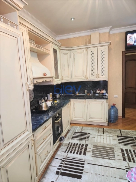 Aylıq Kirayə 3 otaqlı Yeni Tikili bina evi  126m², Bakı