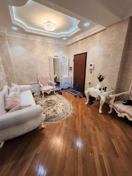 Aylıq Kirayə 3 otaqlı Yeni Tikili bina evi  126m², Bakı
