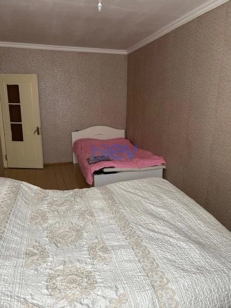 Aylıq Kirayə 4 otaqlı Köhnə Tikili bina evi  75m², Bakı