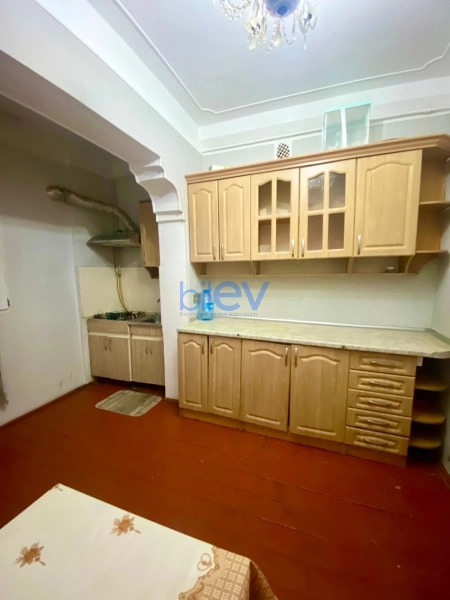 Aylıq Kirayə 3 otaqlı Köhnə Tikili bina evi  85m², Bakı