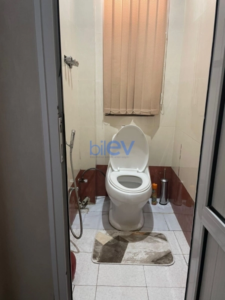 Aylıq Kirayə 3 otaqlı Köhnə Tikili bina evi  70m², Bakı