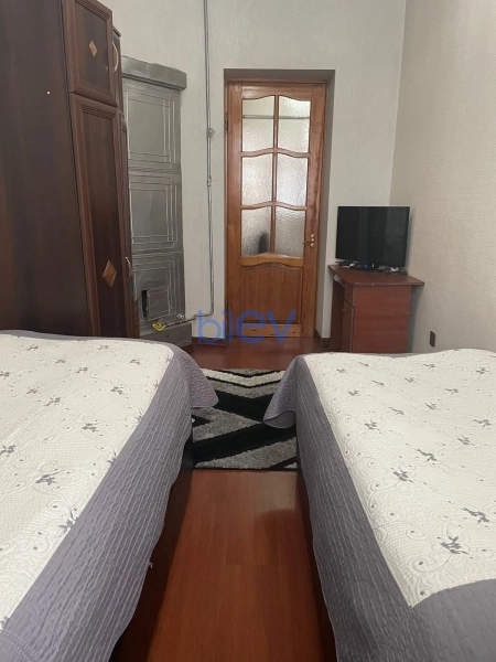 Aylıq Kirayə 3 otaqlı Köhnə Tikili bina evi  70m², Bakı