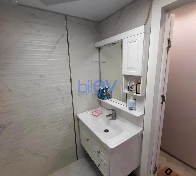 Aylıq Kirayə 2 otaqlı Köhnə Tikili bina evi  m², Bakı