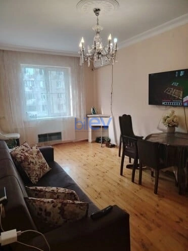 Aylıq Kirayə 2 otaqlı Köhnə Tikili bina evi  60m², Bakı