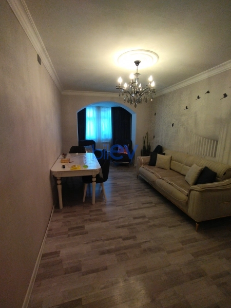 Satış 3 otaqlı Köhnə Tikili bina evi  100m², Xırdalan
