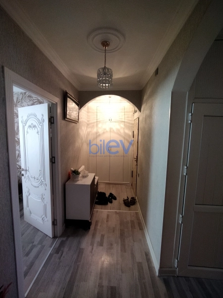 Satış 3 otaqlı Köhnə Tikili bina evi  100m², Xırdalan