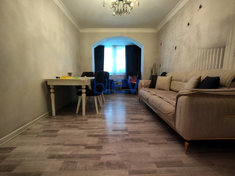 Satış 3 otaqlı Köhnə Tikili bina evi  100m², Xırdalan
