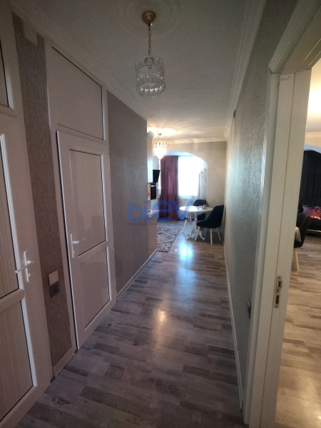 Satış 3 otaqlı Köhnə Tikili bina evi  100m², Xırdalan
