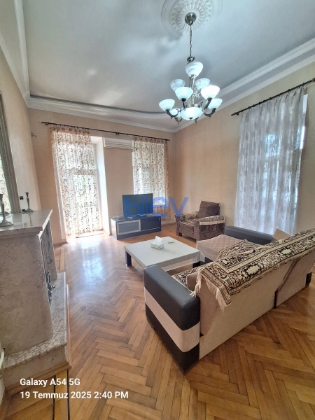 Aylıq Kirayə 4 otaqlı Köhnə Tikili bina evi  125m², Bakı