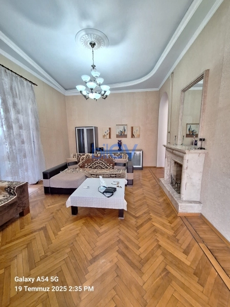 Aylıq Kirayə 4 otaqlı Köhnə Tikili bina evi  125m², Bakı