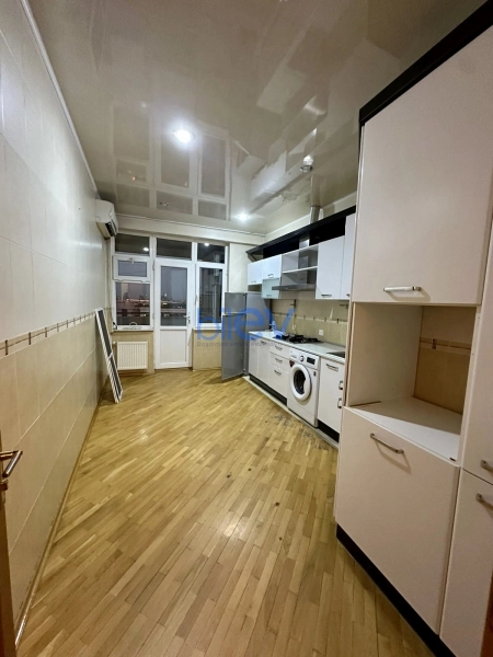 Aylıq Kirayə 2 otaqlı Yeni Tikili bina evi  95m², Bakı