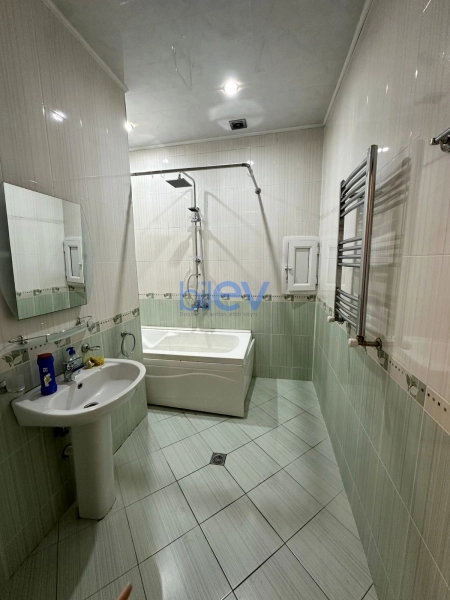 Aylıq Kirayə 2 otaqlı Yeni Tikili bina evi  95m², Bakı