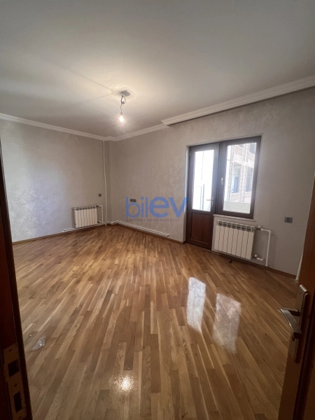 Aylıq Kirayə 4 otaqlı Köhnə Tikili bina evi  90m², Bakı