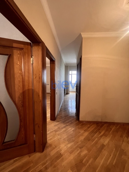 Aylıq Kirayə 4 otaqlı Köhnə Tikili bina evi  90m², Bakı