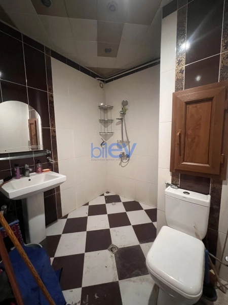 Aylıq Kirayə 4 otaqlı Köhnə Tikili bina evi  90m², Bakı