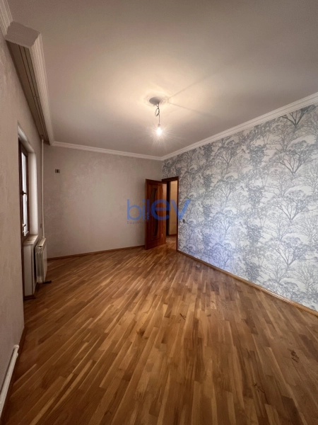 Aylıq Kirayə 4 otaqlı Köhnə Tikili bina evi  90m², Bakı