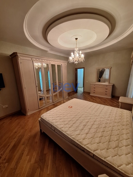 Aylıq Kirayə 3 otaqlı Yeni Tikili bina evi  140m², Bakı