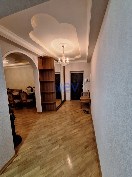 Aylıq Kirayə 3 otaqlı Yeni Tikili bina evi  140m², Bakı