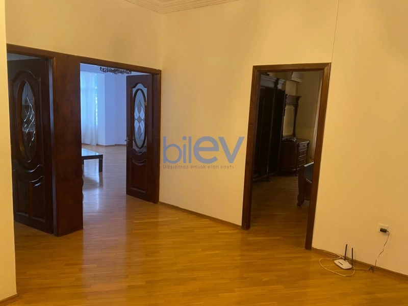 Aylıq Kirayə 4 otaqlı Yeni Tikili bina evi  170m², Bakı
