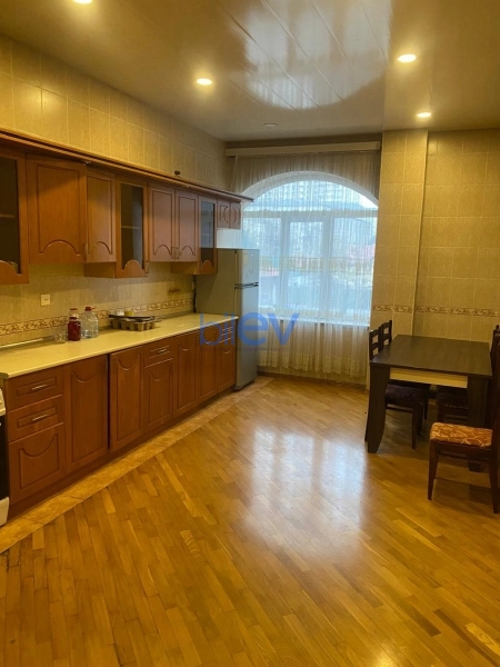 Aylıq Kirayə 4 otaqlı Yeni Tikili bina evi  170m², Bakı