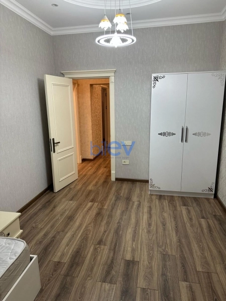 Aylıq Kirayə 3 otaqlı Yeni Tikili bina evi  85m², Bakı