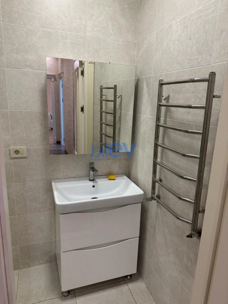 Aylıq Kirayə 3 otaqlı Yeni Tikili bina evi  85m², Bakı