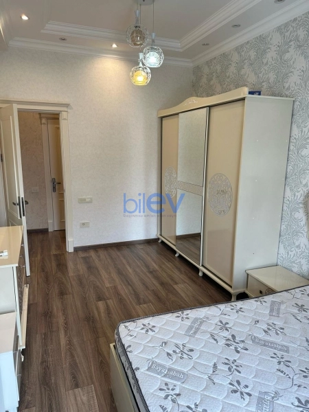 Aylıq Kirayə 3 otaqlı Yeni Tikili bina evi  85m², Bakı