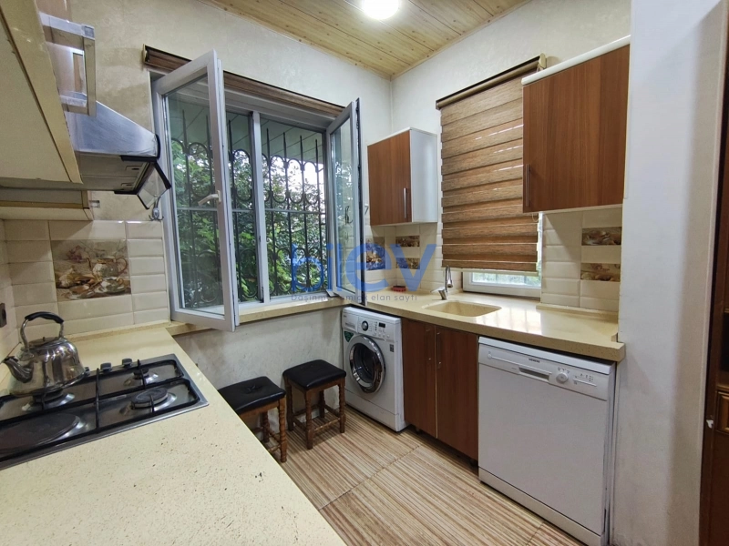 Aylıq Kirayə 4 otaqlı Həyət evi  130m², Bakı