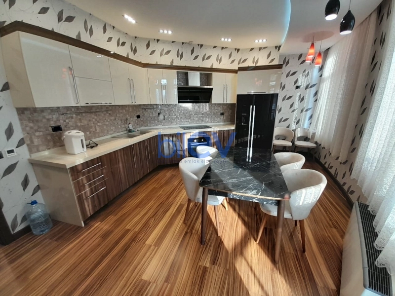 Aylıq Kirayə 3 otaqlı Yeni Tikili bina evi  174m², Bakı