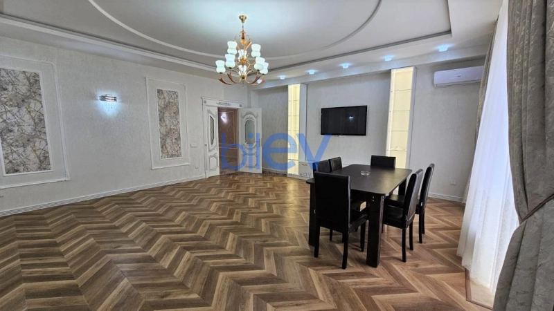 Aylıq Kirayə 3 otaqlı Yeni Tikili bina evi  146m², Bakı