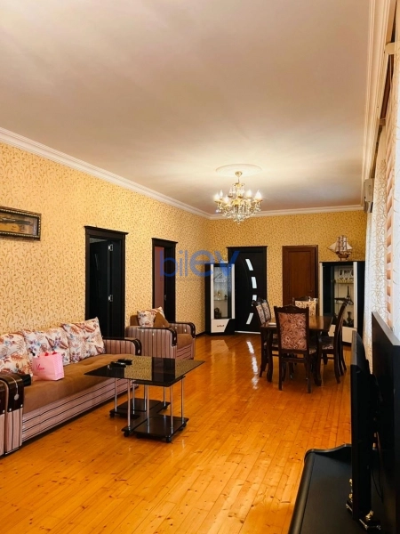 Günlük Kirayə 7 otaqlı Bağ evi  300m², Bakı