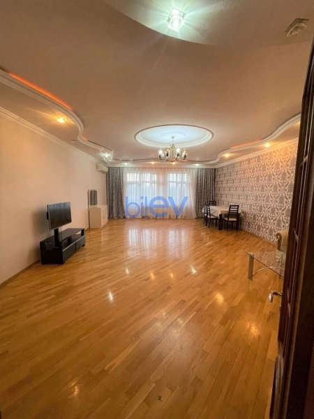 Aylıq Kirayə 3 otaqlı Yeni Tikili bina evi  157m², Bakı